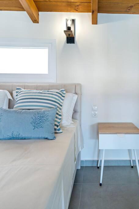 Sofia Suite, A Seafront Hideaway ! Vakantiehuis Pánormos