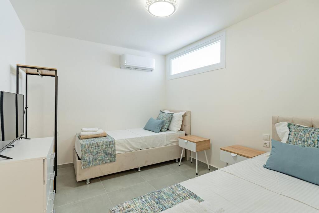 Sofia Suite, A Seafront Hideaway ! Vakantiehuis *
