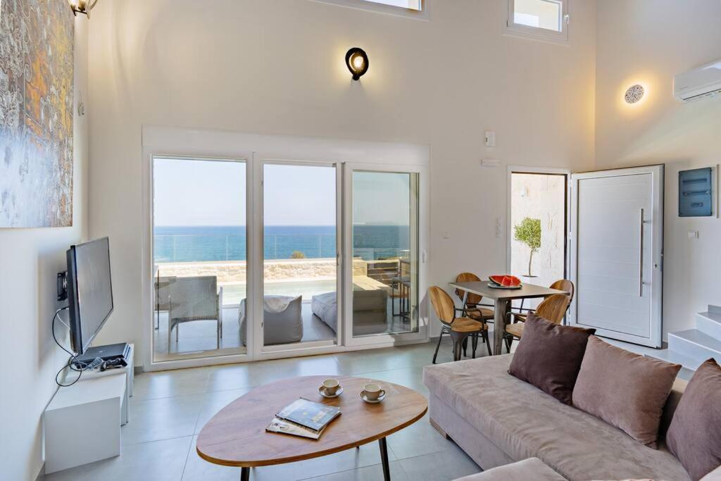 Sofia Suite, A Seafront Hideaway ! Σπίτι διακοπών