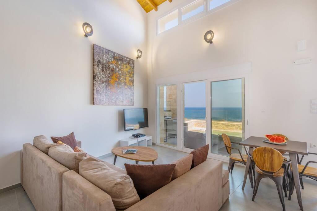 Sofia Suite, A Seafront Hideaway ! Vakantiehuis *